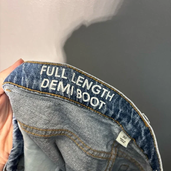 J.Crew Full-length Demi-Boot Jean in Magnolia Wash Women’s Size 30 - Picture 4 of 5